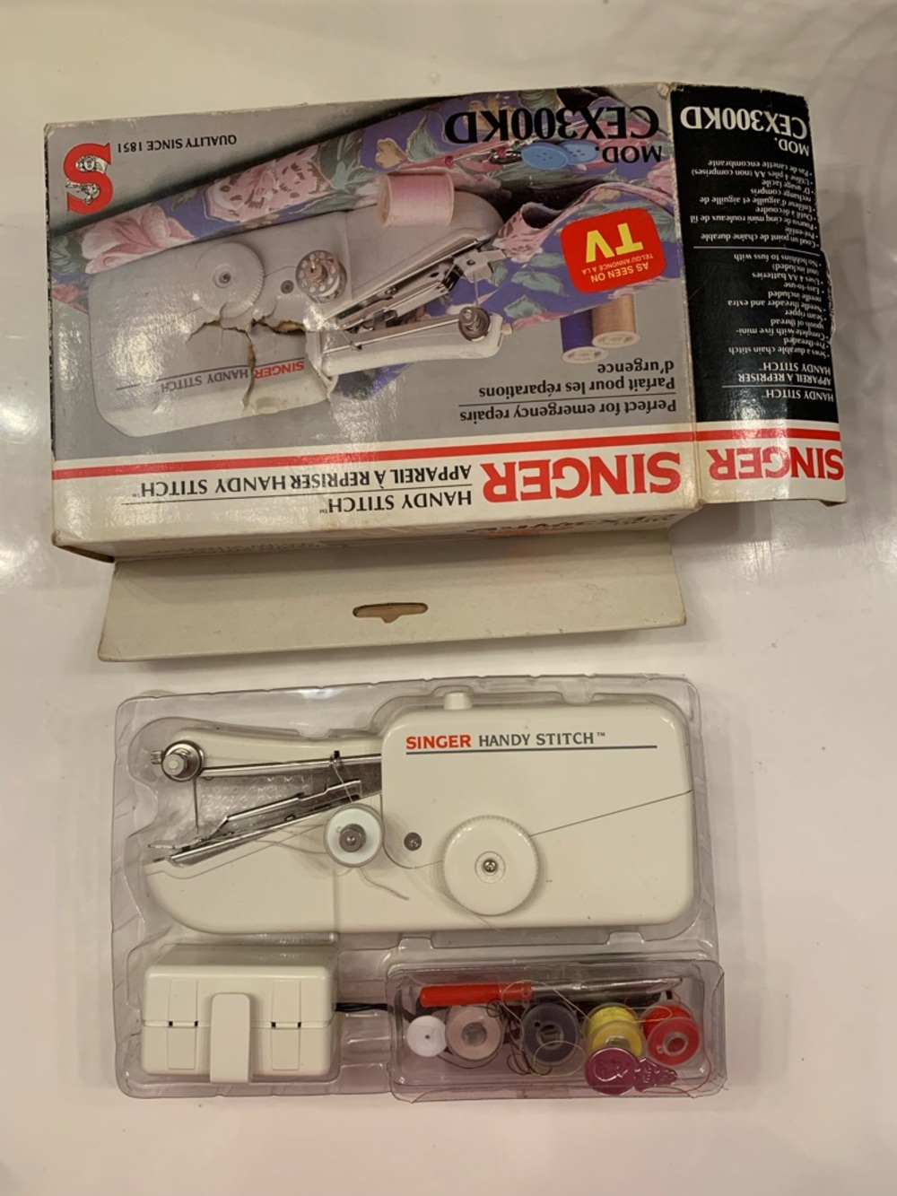 Singer Handy Stitch Portable Handheld Sewing Machine - White - Picture 6 of 7